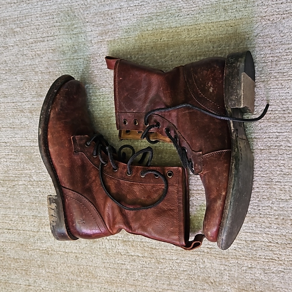 Frye Victoria distressed lace up boot size 7.5 B